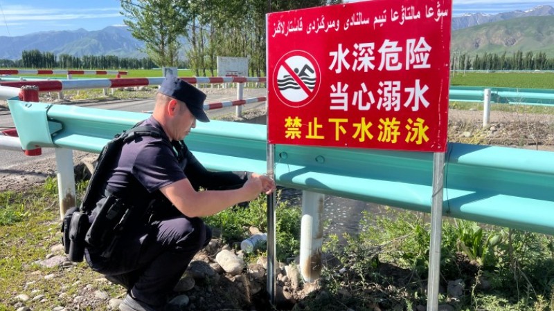 新疆新源县公安局多点发力织密防溺水安全网