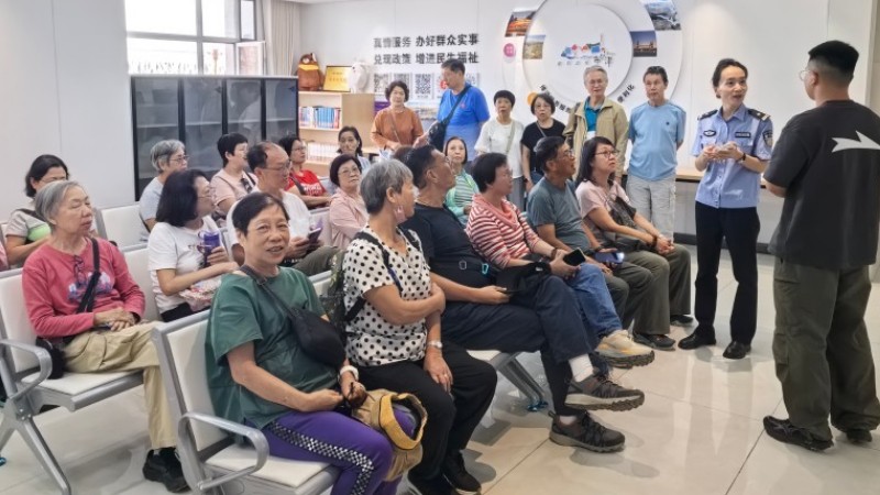 新疆布尔津县公安局全力保障27名中国香港老年团顺利办结边境通行证获赞誉