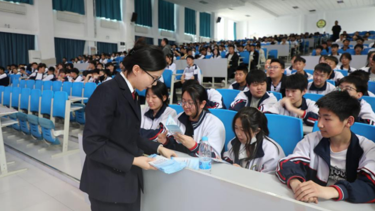 黑河市检察机关“检爱同行 向阳生长”巡讲活动嫩江站开讲啦！