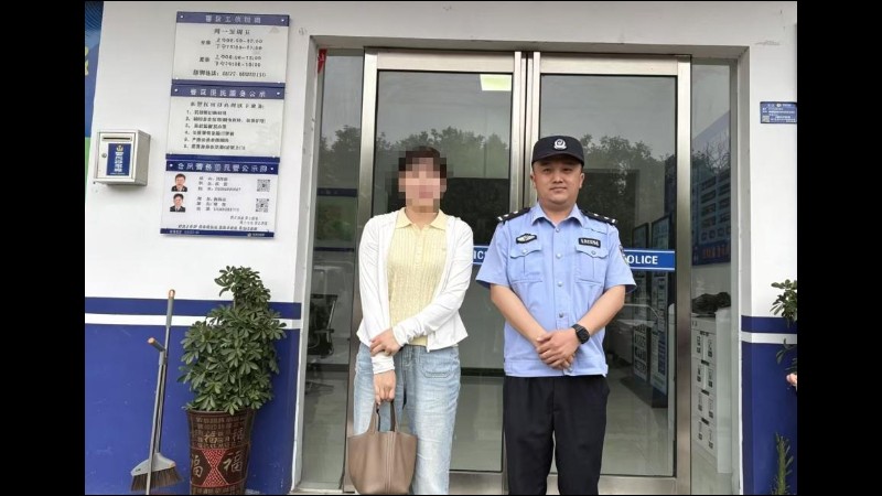 河南省南阳市桐柏县公安局：挎包不慎落街头民警循踪解忧愁
