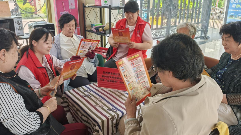 吴忠市利通区永昌社区：学法明权化纠纷，送典入户润民心