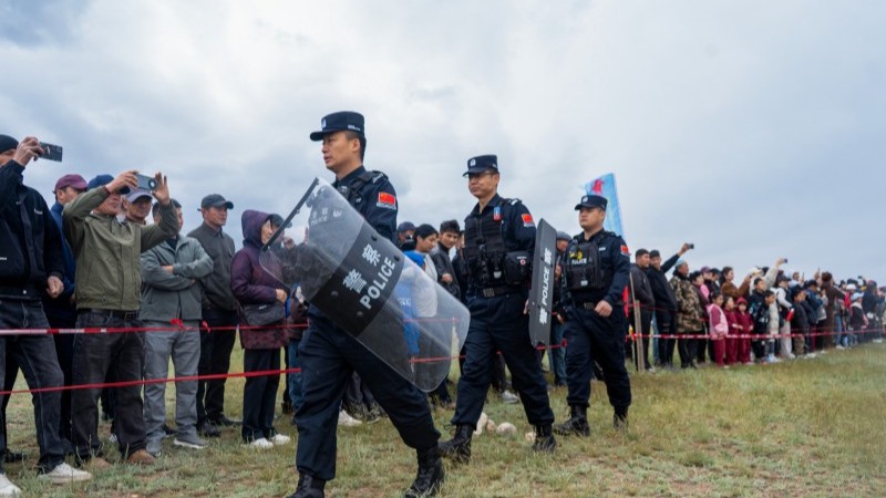 新疆伊犁边境管理支队琼博拉边境派出所全力护航民俗盛会