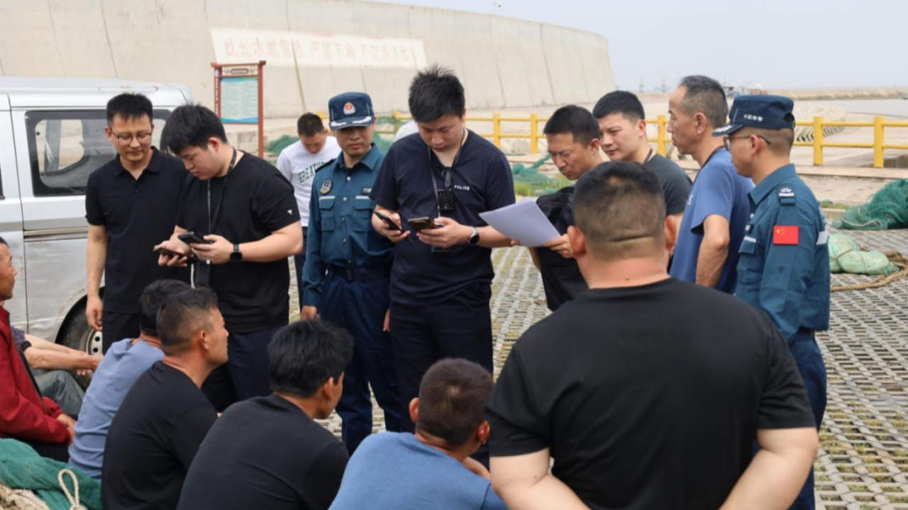 伏休执法不缺位 浙江嘉兴海警“亮剑”禁渔期