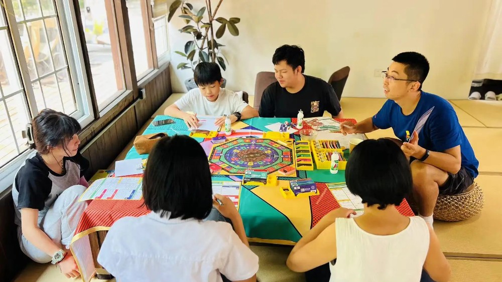 点燃心灯，照亮前程 ——内卷时代下，一对母子的国学救赎