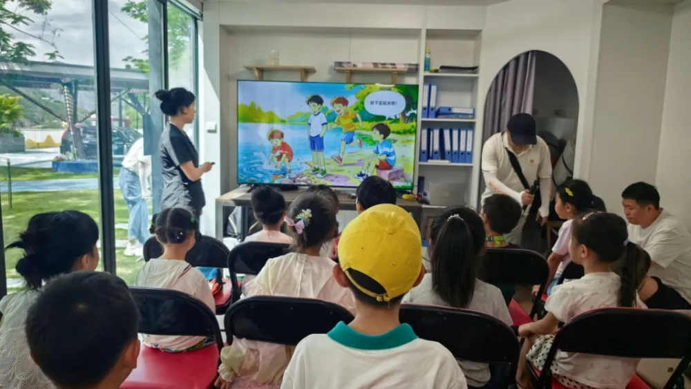 金沙碧水·法润童心——青青西法组织“六一”儿童节普法教育活动