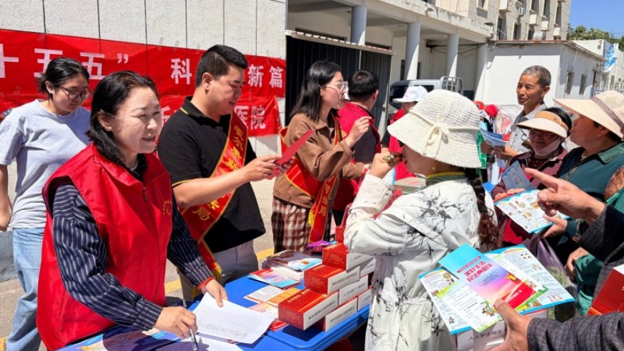 新疆霍尔果斯市司法局：节前普法送关怀 法治护航守平安