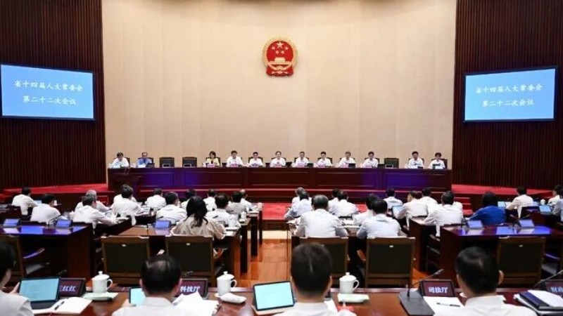 江苏省十四届人大常委会第二十二次会议开幕 信长星主持会议