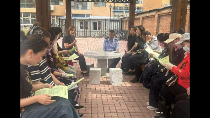 法典宣传进社区 家事审判护万家——吉林省吉林市丰满法院家事法庭开展“三官一律进社区”法治宣传活动