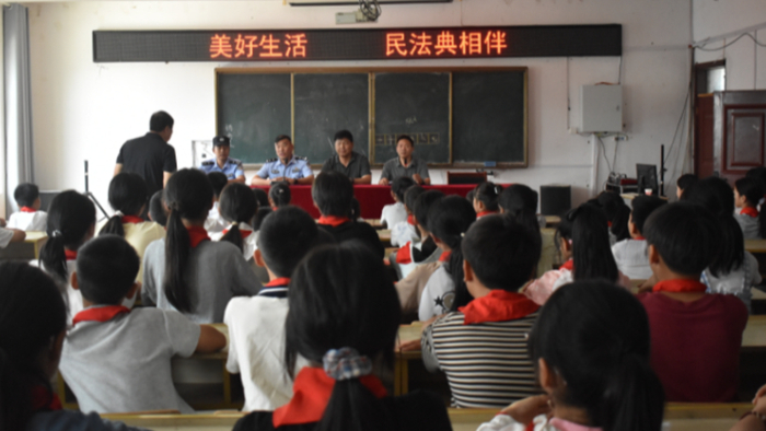 反诈宣传进校园 守护青春远离电诈