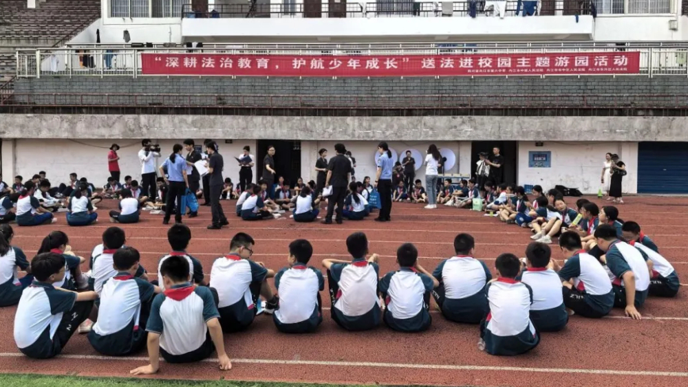 川法同行·送给孩子一束法治的光——少年普法官趣味法治游园会欢乐举行