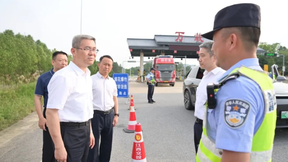 袁勤华在万载县检查烟花爆竹“打非治违”工作