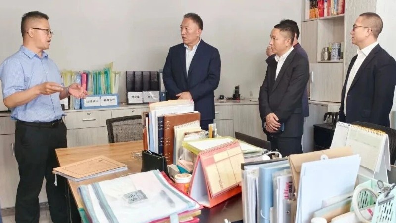 四川省律协会长李世亮率队调研甘孜律师工作