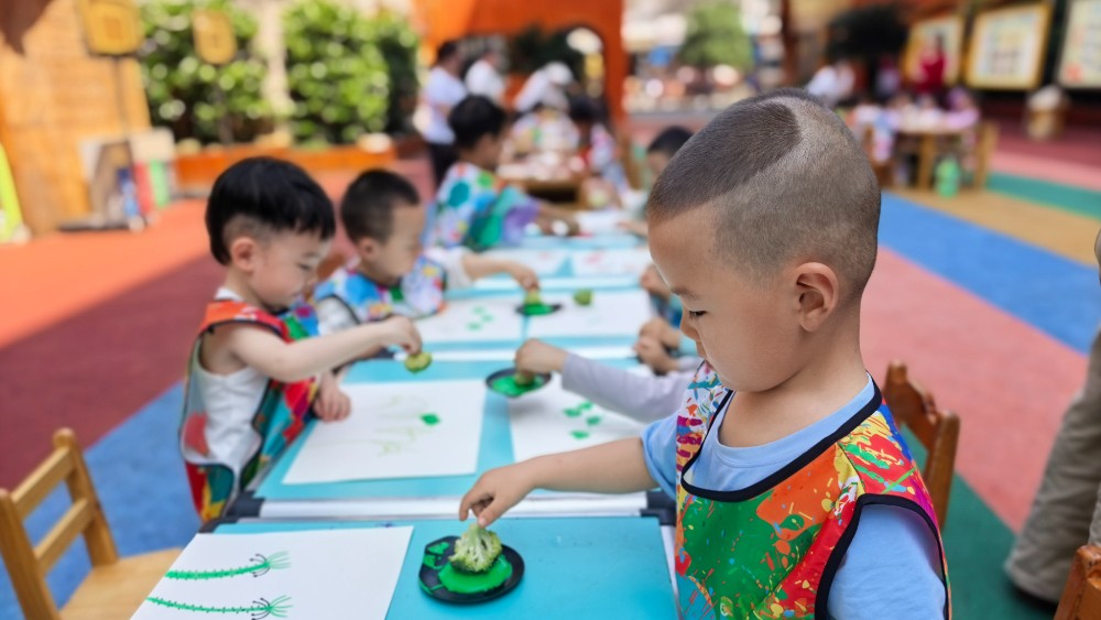 探索自然 创意童画——达州宣汉县胡家镇中心幼儿园开展2026年“庆六一”绘画活动