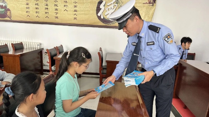交通安全进校园，护航成长守平安——内蒙古凉城县交管大队开展校园交通安全宣讲活动
