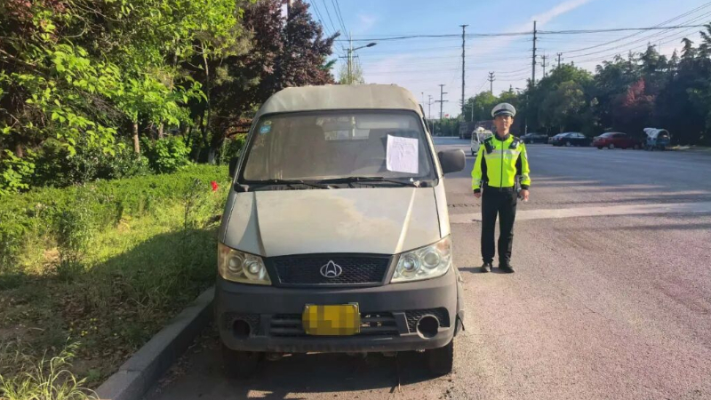 潍坊昌乐：依法清退 “僵尸车” 让公共车位归位