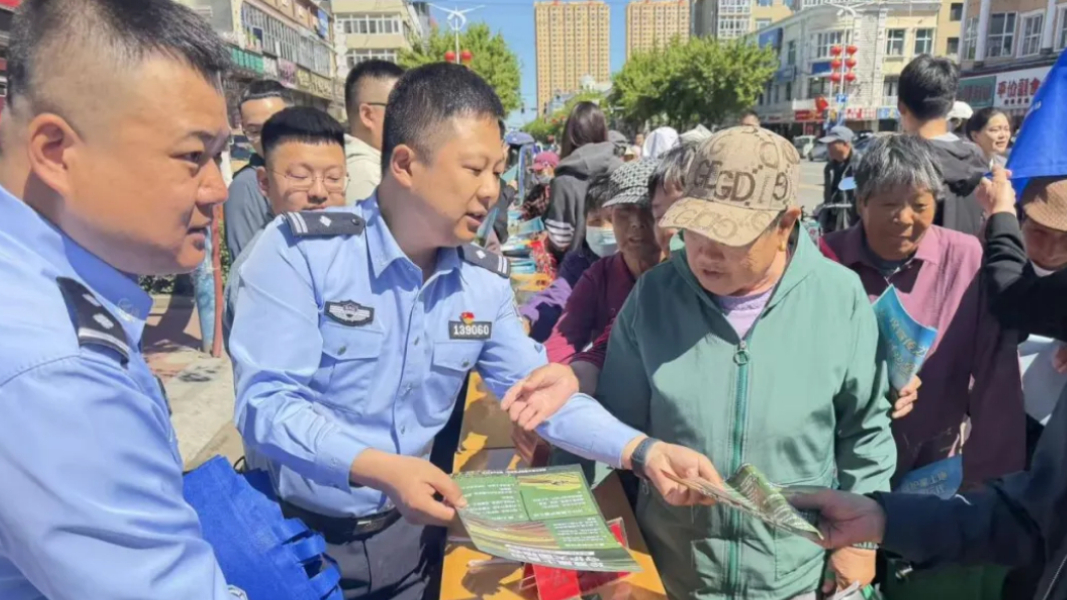 经侦大队:开展黑土地保护主题宣传活动