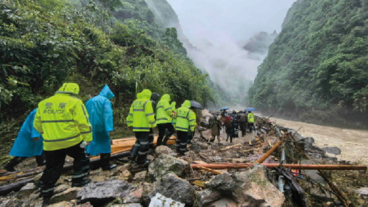 朝大山深处挺进