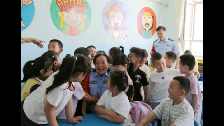 吉林省双辽市公安局辽北派出所王波：27个“儿子”和24个“女儿”的警察妈妈