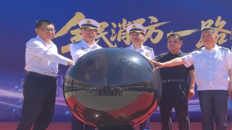 “消防课堂”开上街！泰安25辆消防主题公交变身“移动宣传站”