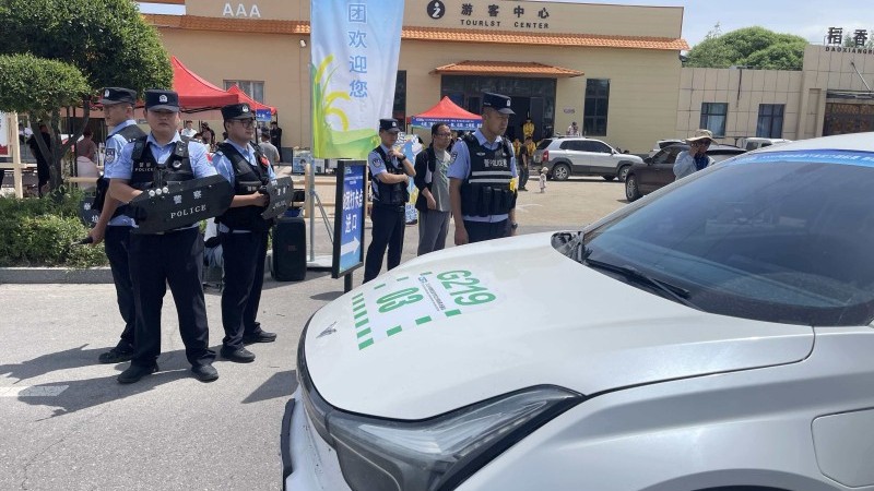 新疆伊犁边境管理支队乔库尔边境派出所全力护航拉力赛事