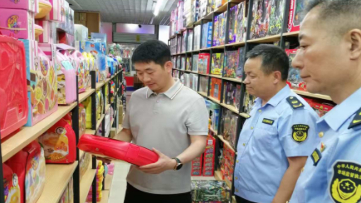 为孩子们送上一份特殊的“节日礼物”