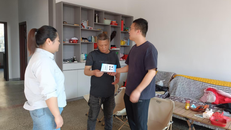 反诈宣传进社区，筑牢平安防护墙