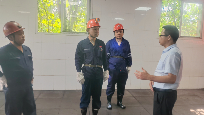 丰城市委常委、常务副市长邹瑜“四不两直”检查煤矿安全生产工作