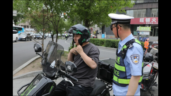 669名警力全城出击 吉林省长春市开展“一盔一带”集中整治