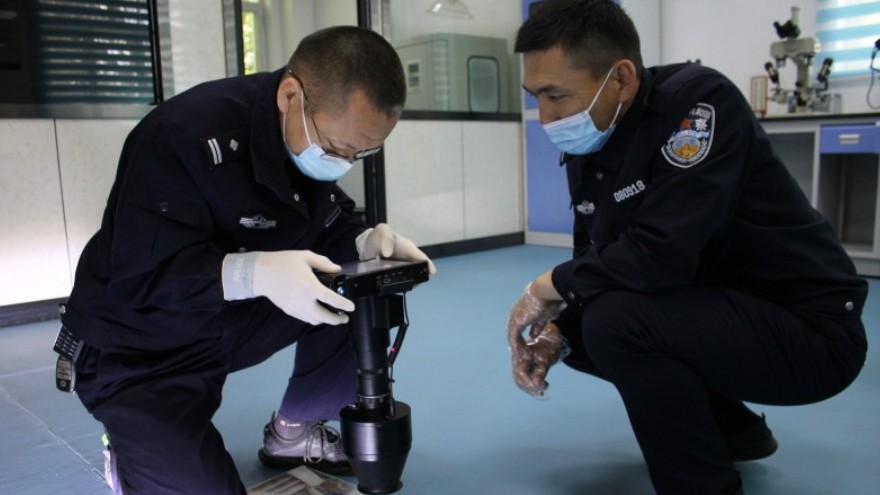 新疆富蕴县公安局：科技强警赋能实战 痕迹检测助力精准破案