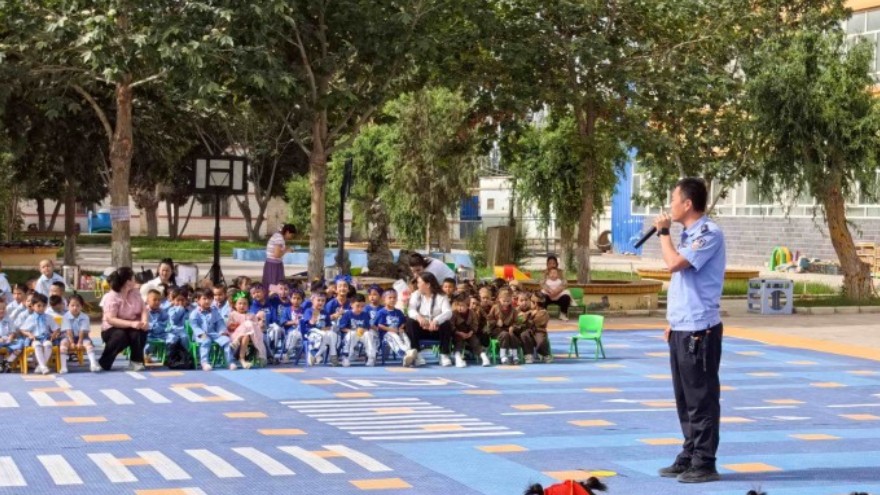 新疆麦盖提县公安局：勿忘百余年销烟志！民警走进校园，以案科普筑牢防毒防线