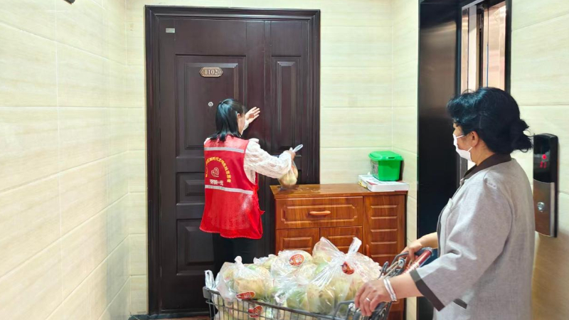 银川市兴庆区观湖社区：网格物业联动送菜 精准服务清凉解忧