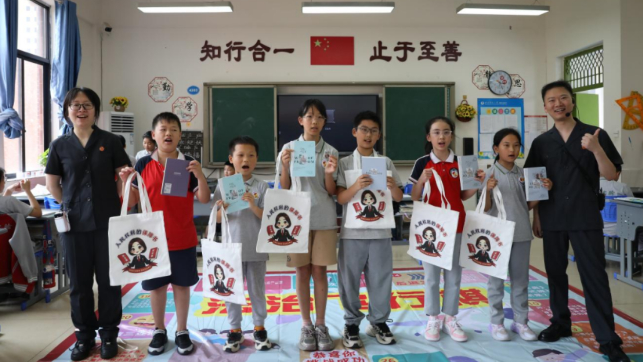 “六一”特辑|法护童心，“大朋友”和小朋友这样迎六一给“爱心爸妈”上一堂法治课