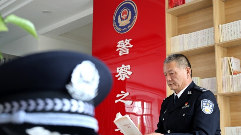 从铅笔到大数据——记新疆伊宁县公安局民警刘秀明