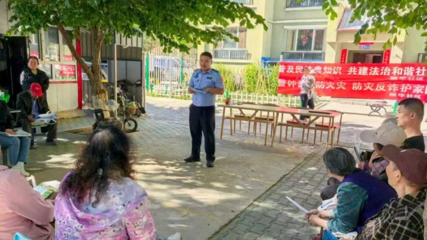 新疆伊犁边境管理支队乔库尔边境派出所：普法进巴扎入社区 法治宣传暖民心
