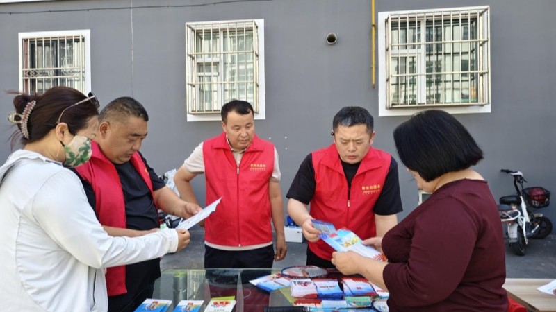 新疆裕民县司法局：普法走进“幸福集市” 便民服务零距离