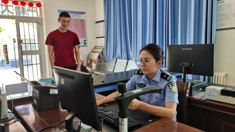 新疆尼勒克县公安局：护航高考“证”给力 户籍服务暖人心