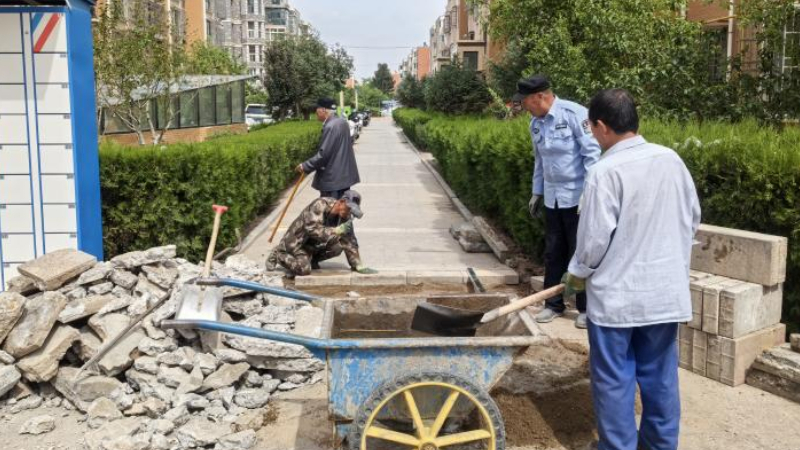 吴忠市利通区富平社区：修缮地砖除隐患 红色物业守初心