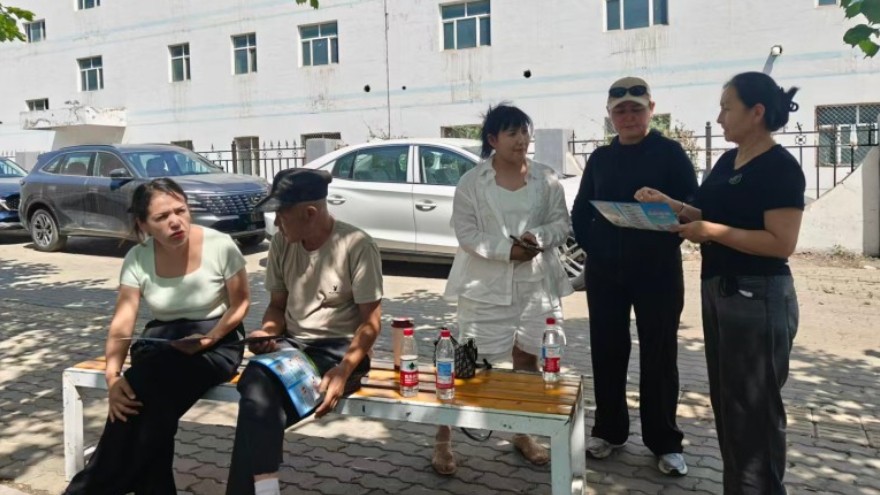新疆霍尔果斯市司法局：反诈宣传进小区 守护老人“钱袋子”