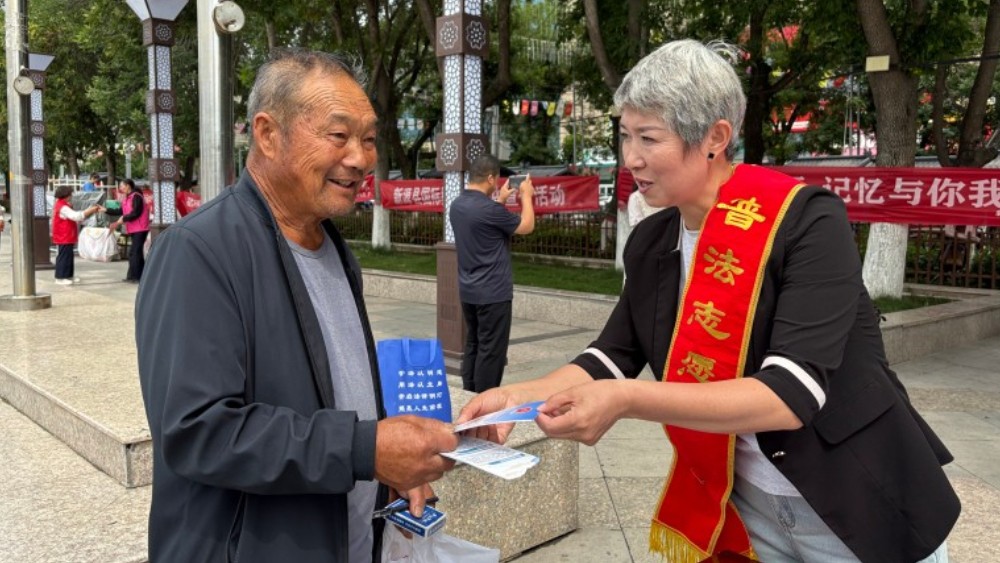 新疆新源县司法局联合档案局开展“6·9”国际档案日普法宣传活动