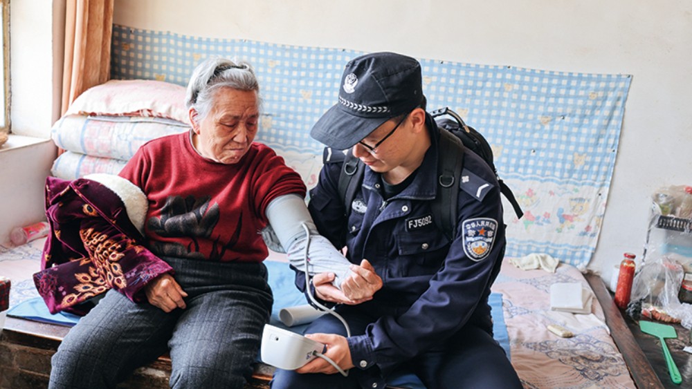山西省沁水县公安局十里派出所做实“三最警务”筑牢辖区平安防线
