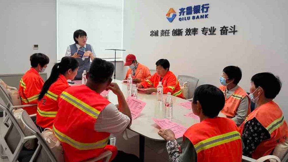 温情金融暖民心 驿站服务显担当