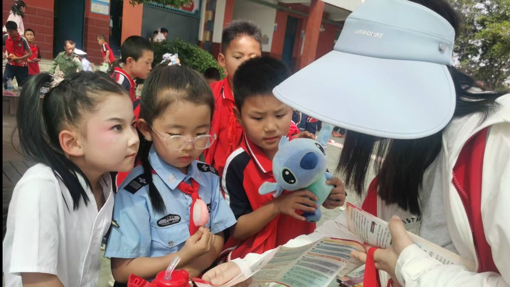 方寸跳蚤摊 一堂法治课