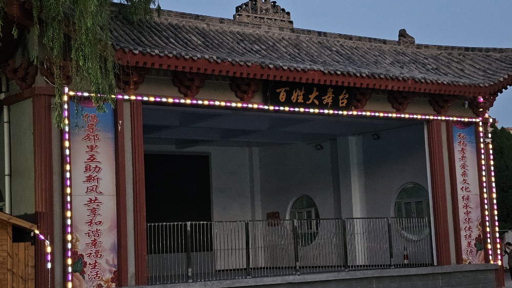 青铜峡市怡园社区：灯光焕新除隐患 广场亮化暖民心