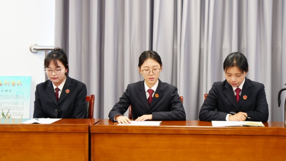 千里赴学砺初心 宁伊同心践检情——记新疆伊宁市人民检察院干警周懿丹