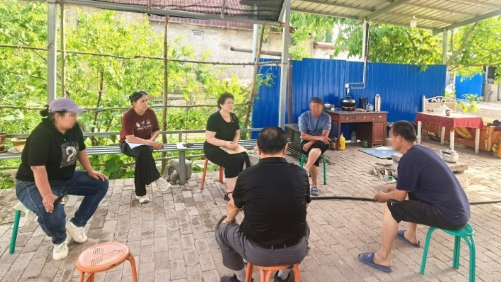 新疆霍城县人民法院萨尔布拉克人民法庭就地化解无人机喷洒农药致邻地农作物受损涉农纠纷