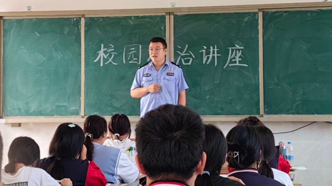 黄骅海防大队开展世界海洋日全域普法宣传活动