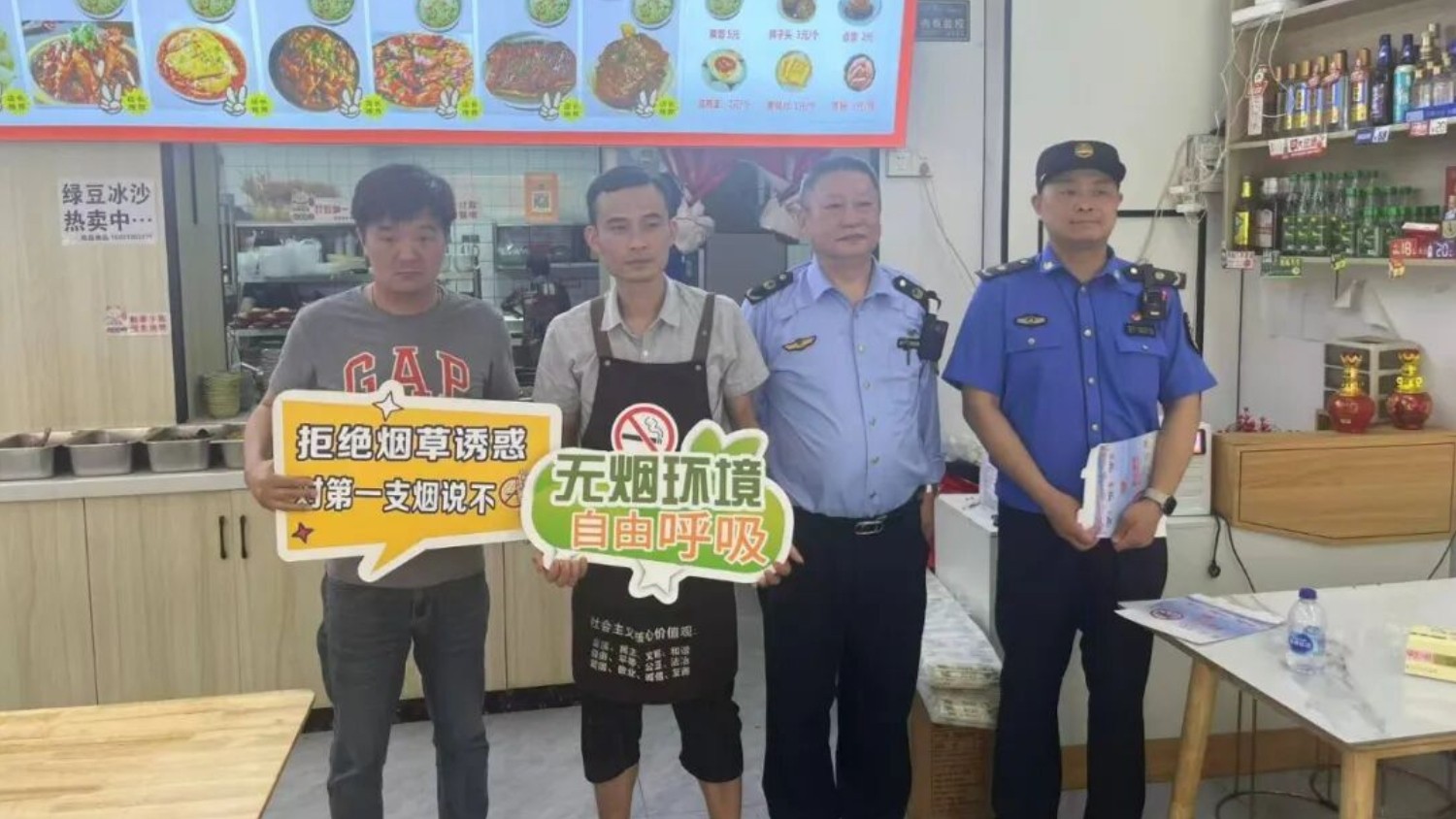 普法护航无烟环境 聚力守护民生健康——新浜镇开展禁烟控烟法制宣传活动