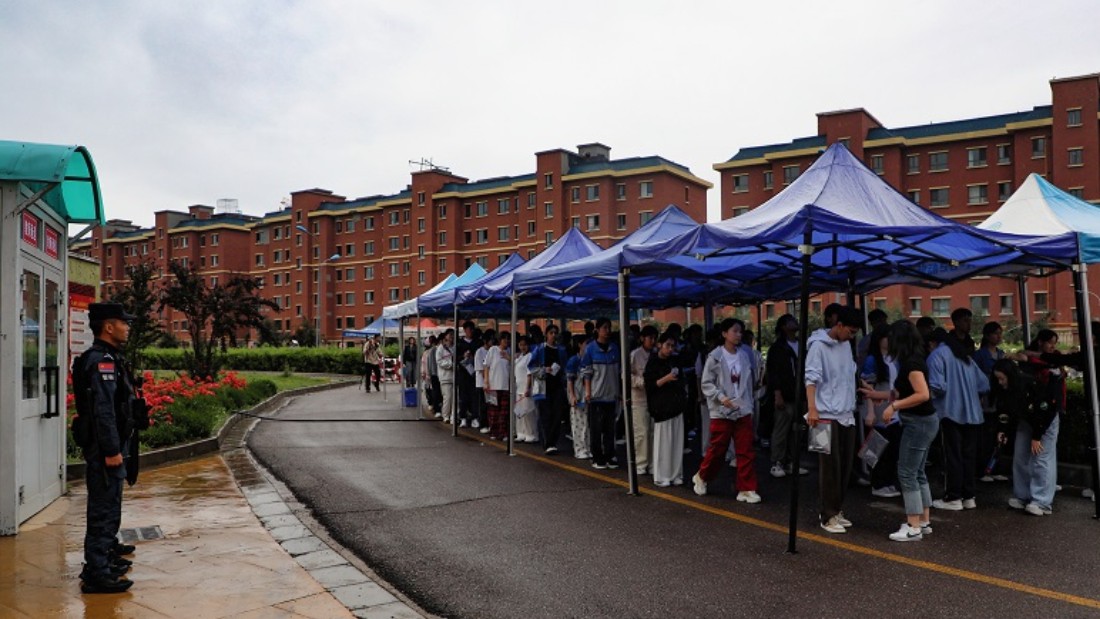 藏蓝护航逐梦路！新疆尼勒克县公安局暖心守护2026年高考