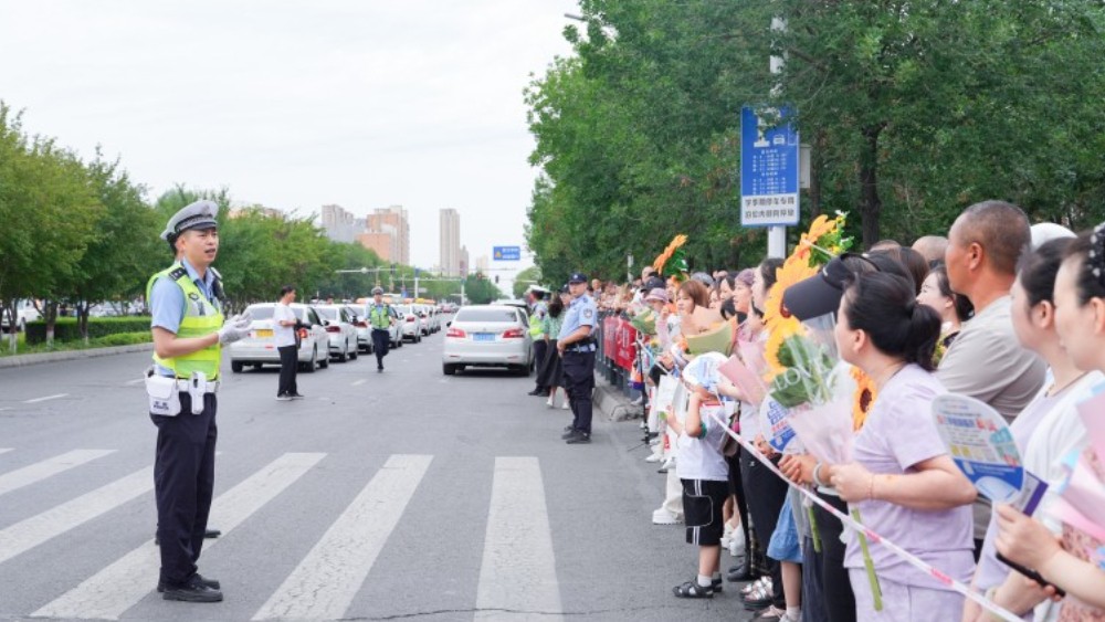 新疆生产建设兵团第八师石河子市城区公安局交通管理大队守护高考顺利进行