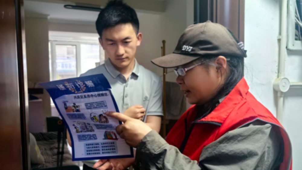 银川市兴庆区山河湾社区：入户普法拆骗局 敲门反诈筑防线